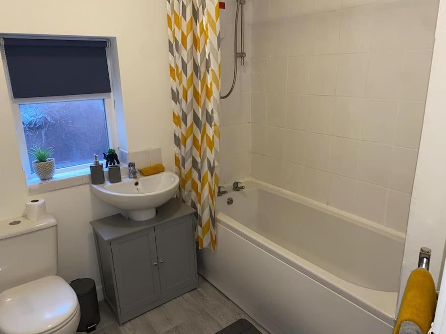 Whole House - Fast Wifi & Free Parking - Contractor Friendly By Irwell Stays Manchester Exterior foto