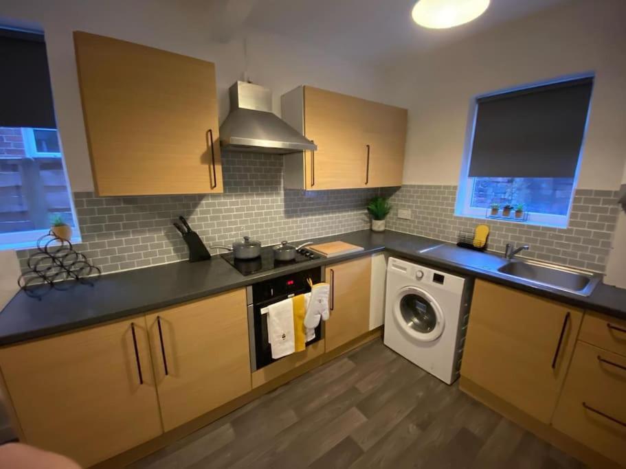 Whole House - Fast Wifi & Free Parking - Contractor Friendly By Irwell Stays Manchester Exterior foto